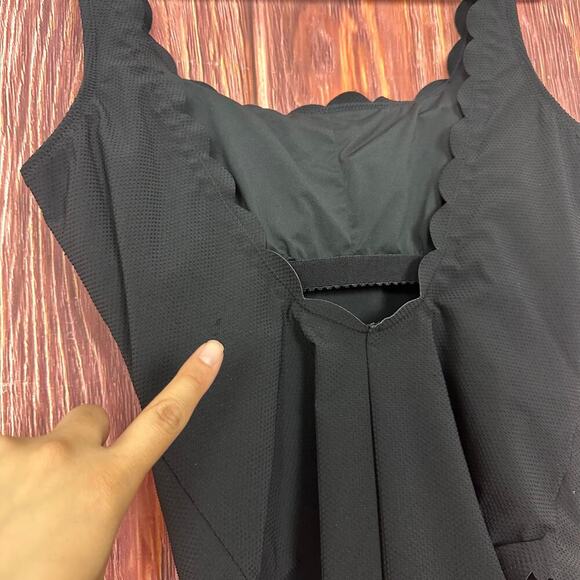 J. Crew Womens Black Scallop Piqué Scoopback One-piece Swim Size 8 - Picture 5 of 8